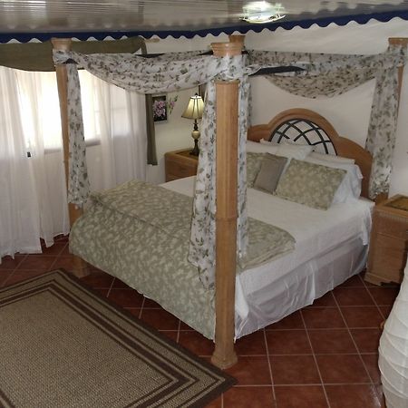 Club Arias Bed & Breakfast Savaneta Екстериор снимка